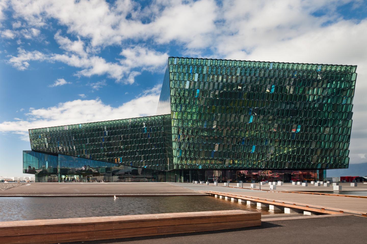 Harpa konserthus och konferenscenter: En levande ikon för Island